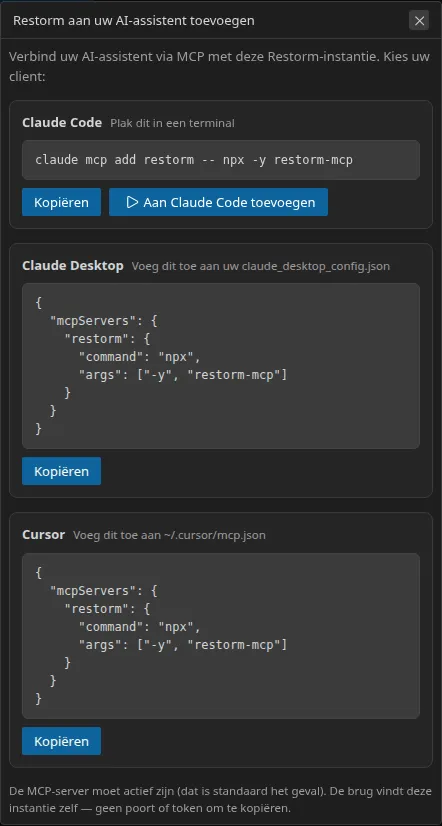 Het dialoogvenster “Restorm aan uw AI-assistent toevoegen”: drie op elkaar gestapelde secties — Claude Code, Claude Desktop en Cursor — elk met de te kopiëren regel; de sectie Claude Code biedt daarnaast een knop om het met één klik uit te voeren