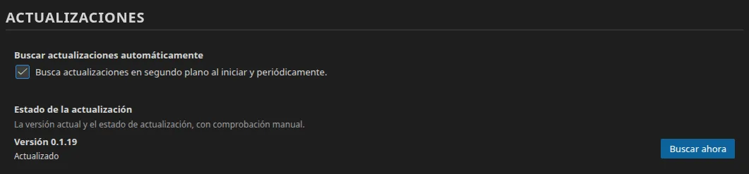 El grupo de ajustes «Actualizaciones»: la casilla de comprobación automática, el estado de la actualización con el número de versión y el botón «Buscar ahora»