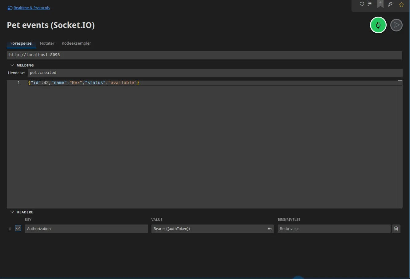 En Socket.IO-fane: serverens URL, hendelsesnavnet «pet», JSON-nyttelasten som skal sendes, og handshake-headerne