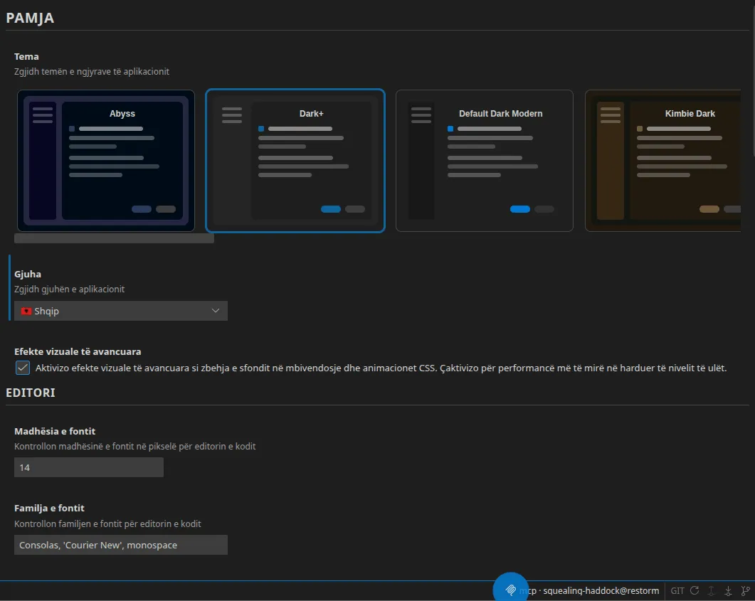 Karuseli i temave brenda parametrave, me parapamjet Abyss (e zgjedhur), Dark+, Default Dark Modern dhe Kimbie Dark